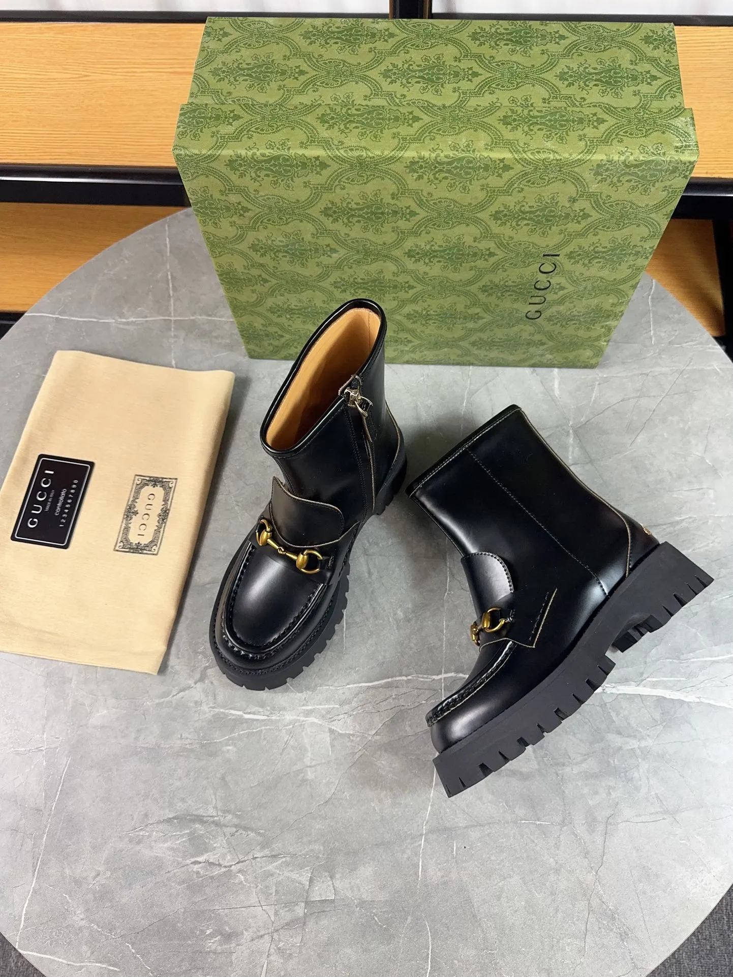Men's shoes 💰640💰 New model from Gucci, double GG groove thick-soled loafers. The original version is made 1:1. Super beautiful quality, classic model at the counter. ❶Upper: original open-edge beaded cowhide ❷Inner lining: water-dyed cowhide ❸Feet: water-dyed cowhide ❹Outsole: ultra-light original sole ❺thick sole heightening: 3.5cn ❻Packing: original packaging ❼Number: 35-42 (41 41 customized, non-refundable) Men's model: 38-46 (45, 46 customized, non-refundable)